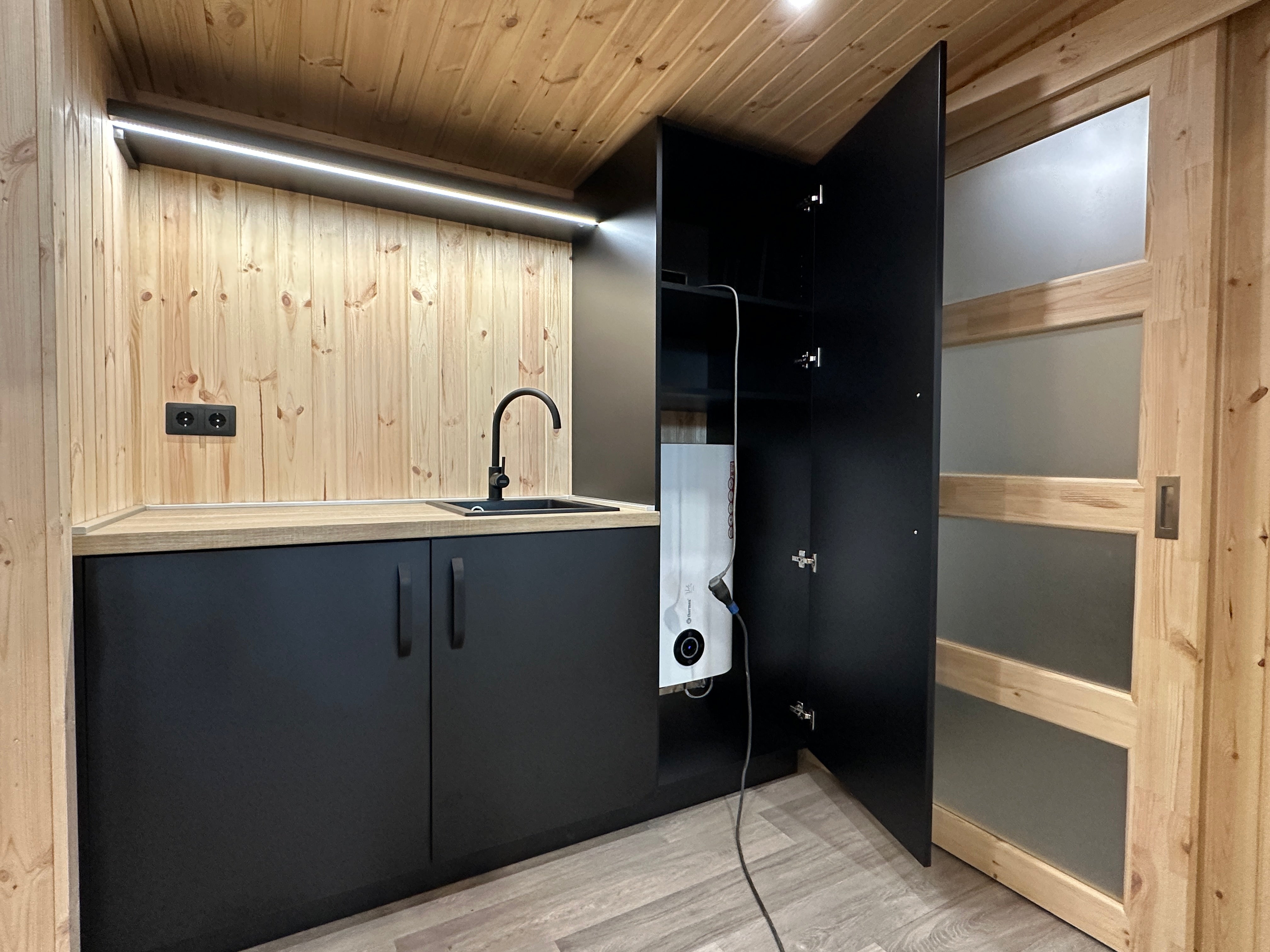 Aspen 7.12 m² Mo-House - 2.3 × 3.9 m Insulated Backyard Room