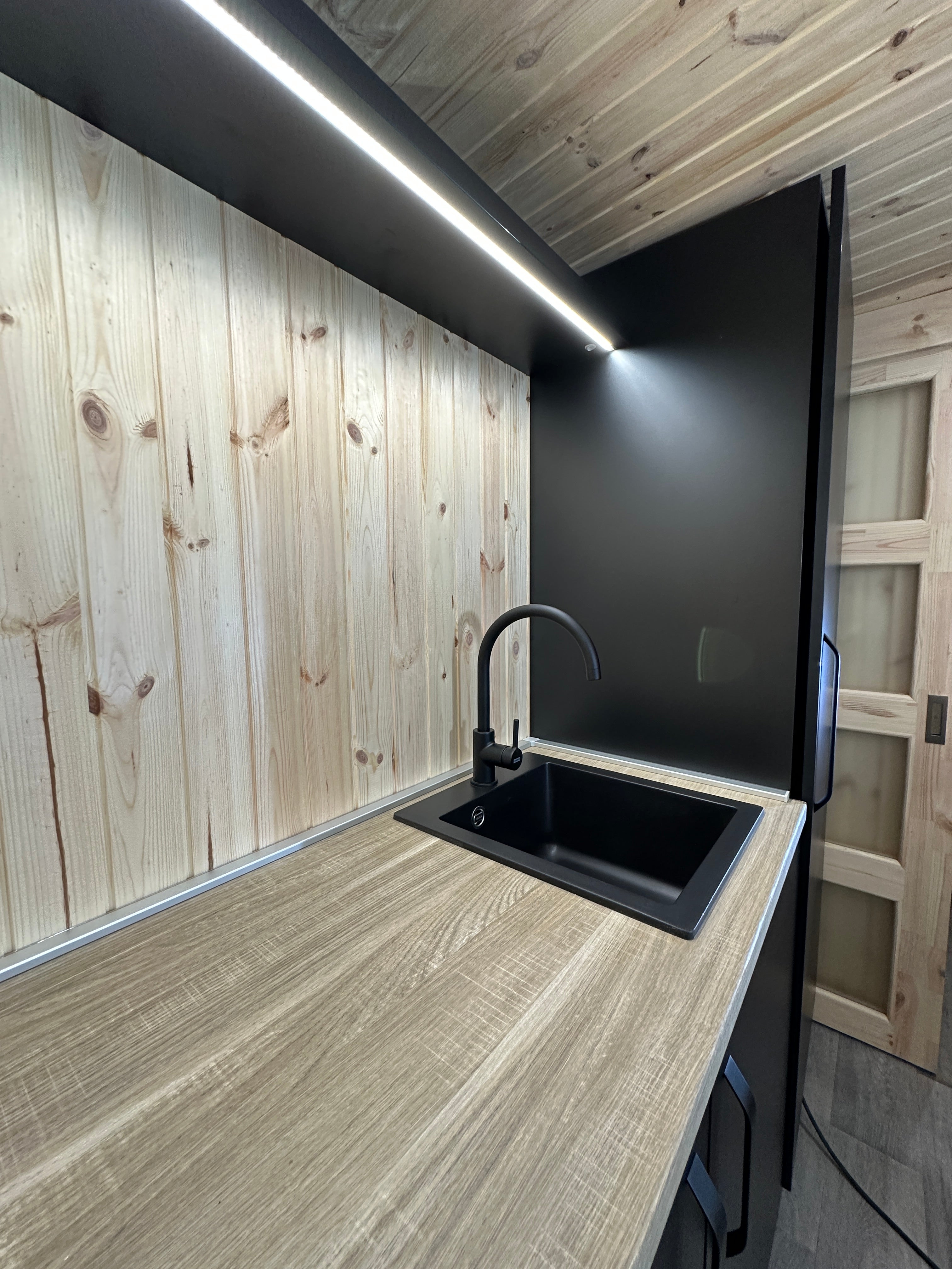 Aspen 7.12 m² Mo-House - 2.3 × 3.9 m Insulated Backyard Room